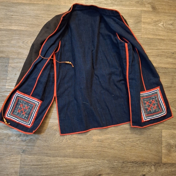 Embroidered Abstract Reversible Jacket. - Picture 6 of 16